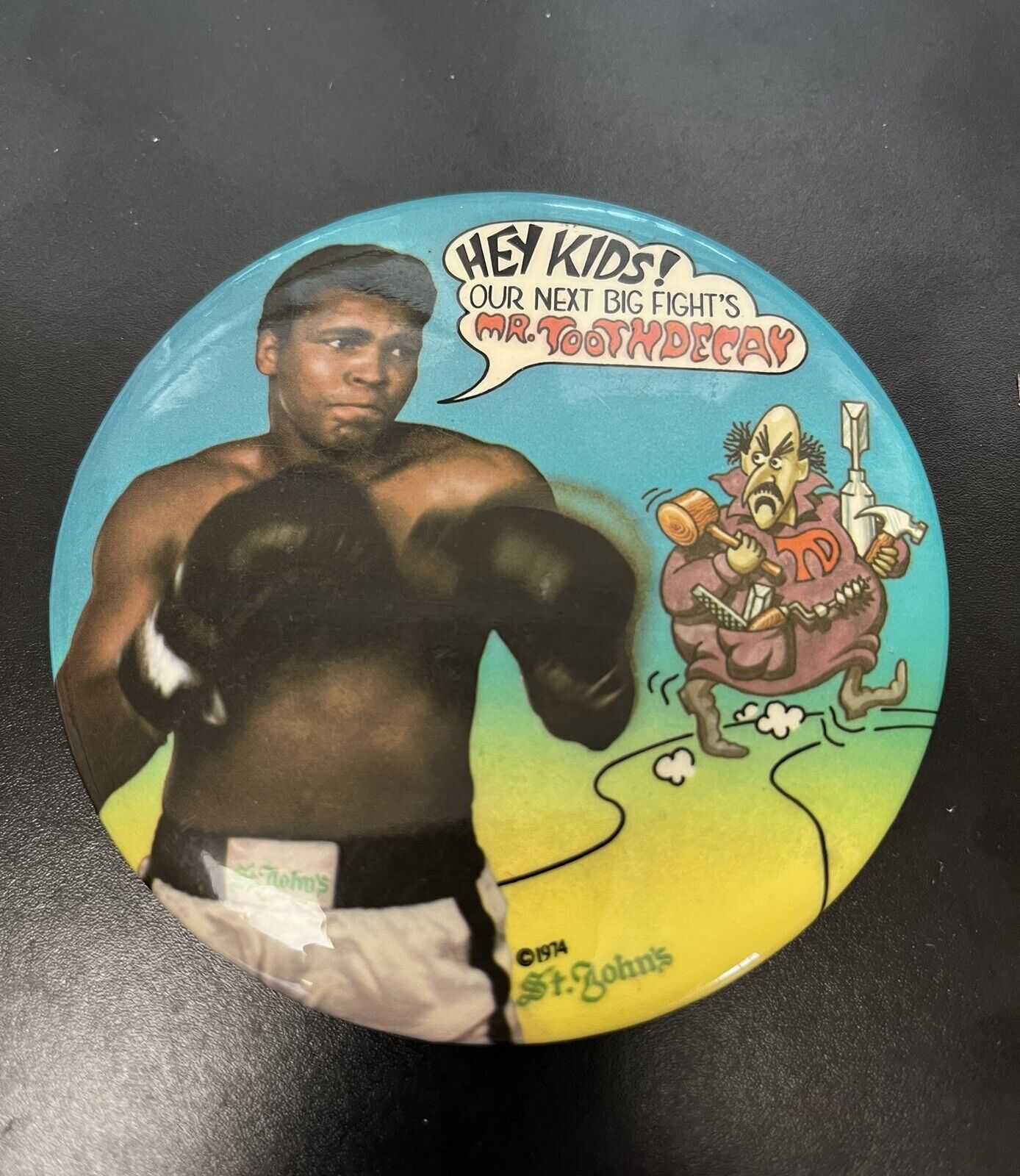 Muhammad Ali 1974 St. John’s Toothpaste/Tooth Decay Large Pin Back Button