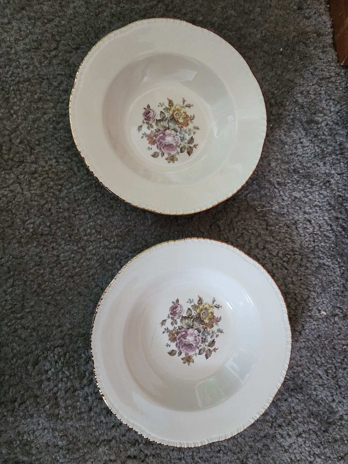 Vinrage Large Pair of 2 Matching Floral Decorative Bowls Vinrage Large Pair of 2 Matching Floral Decorative Bowls