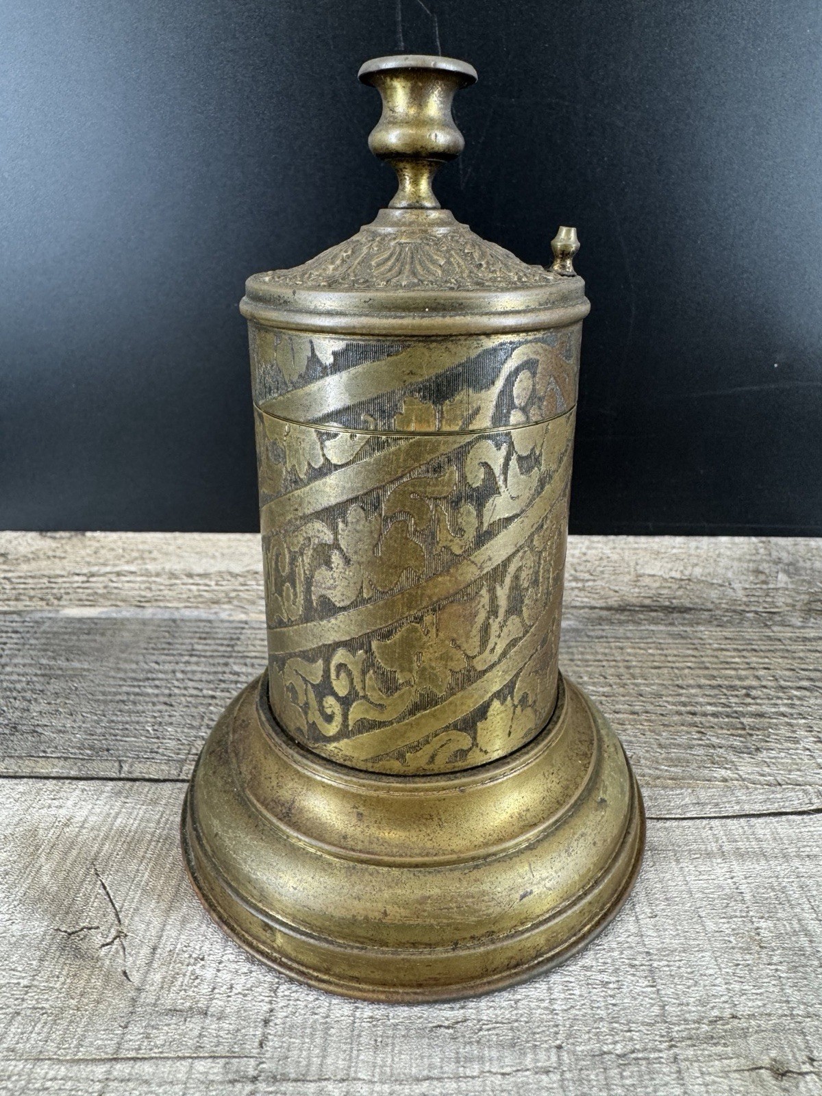 Antique Brass Go-To-Bed Vesta Match Safe Box Holder with Striker Antique Brass Go-To-Bed Vesta Match Safe Box Holder with Striker