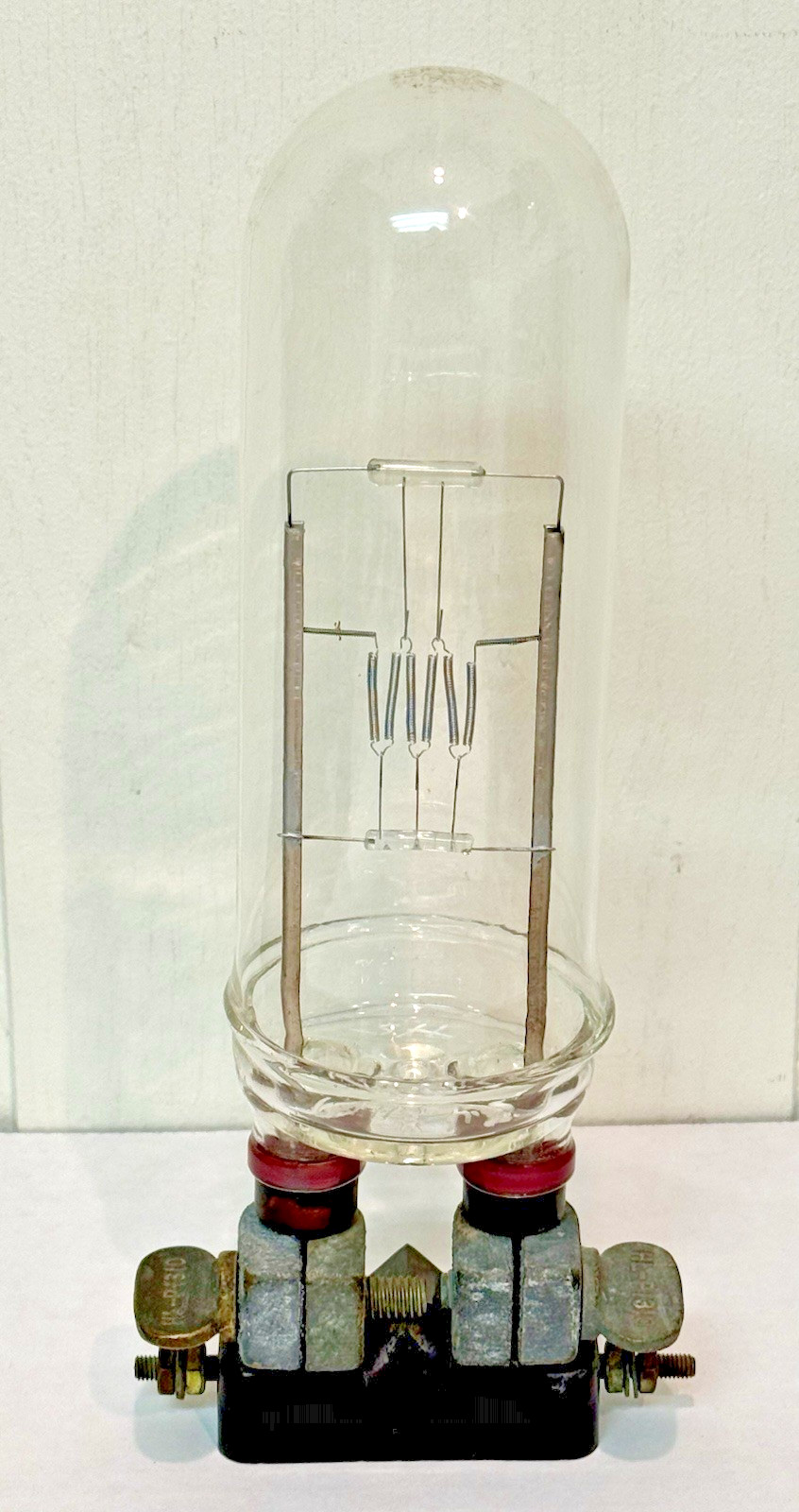 VINTAGE WESTINGHOUSE MAZDA 1000 WATT 115V AIRWAY BEACON LAMP CROUSE HINDS BASE VINTAGE WESTINGHOUSE MAZDA 1000 WATT 115V AIRWAY BEACON LAMP CROUSE HINDS BASE