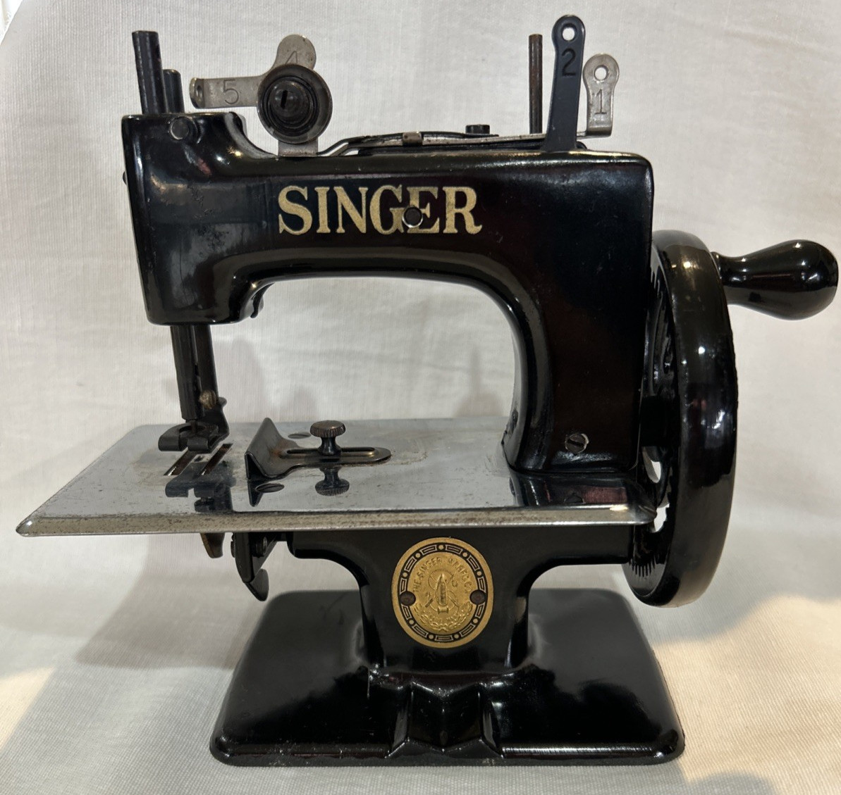 Vtg Singer Model 20 Sew-Handy Child's Toy Sewing Machine Black 7X7X3.5