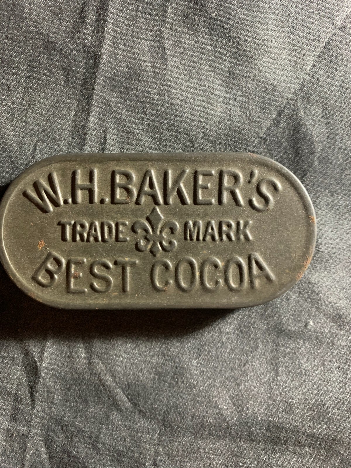 VINTAGE ANTIQUE WH BAKER'S BEST COCOA TIN LID ONLY COLLECTOR ADULT HOLIDAY OLD VINTAGE ANTIQUE WH BAKER'S BEST COCOA TIN LID ONLY COLLECTOR ADULT HOLIDAY OLD