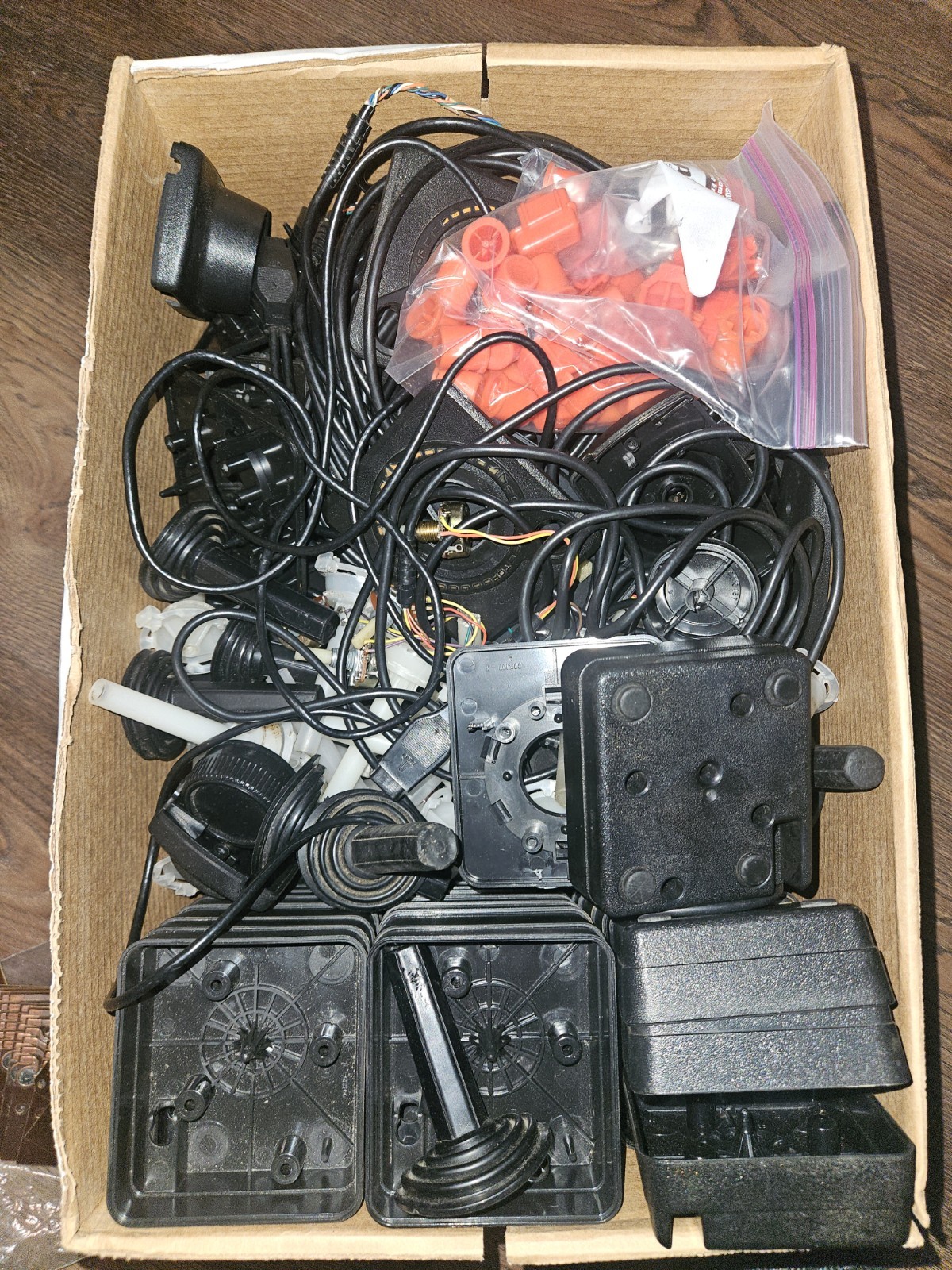 RARE VINTAGE LARGE LOT ATARI GAMING SYSTEMS JOYSTICKS PADDLES BOARDS PARTS 2600 RARE VINTAGE LARGE LOT ATARI GAMING SYSTEMS JOYSTICKS PADDLES BOARDS PARTS 2600