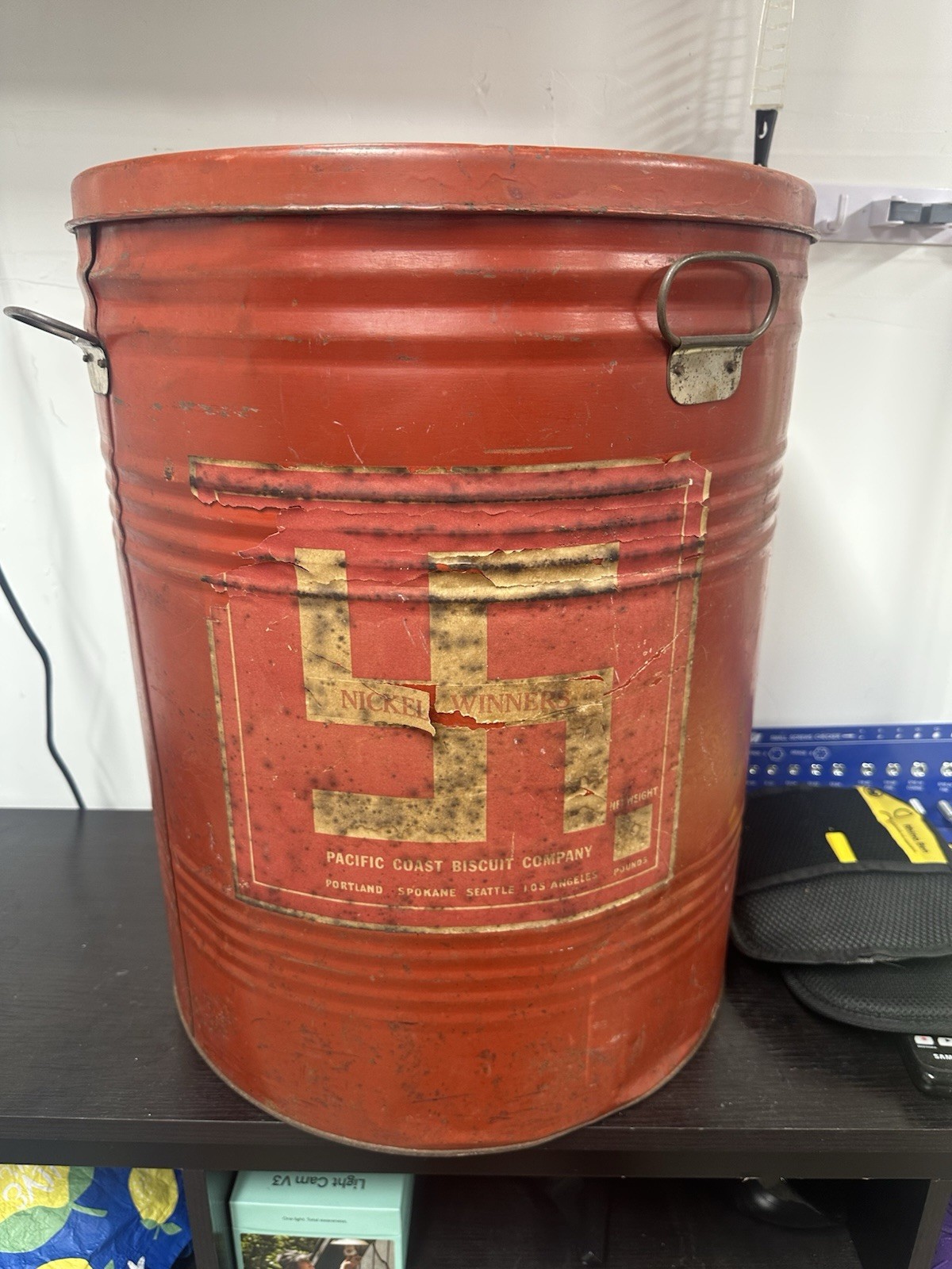 ANTIQUE PACIFIC COAST BISCUIT COMPANY WHIRLING LOG SWASTIKA Tin Container ANTIQUE PACIFIC COAST BISCUIT COMPANY WHIRLING LOG SWASTIKA Tin Container