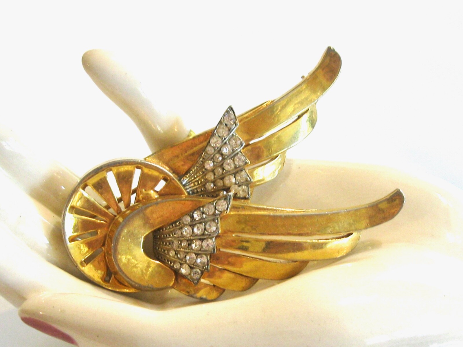 RARE RETRO VINTAGE WILD 1940\'S WINGED WHEEL PIN BROOCH WITH RHINESTONE ACCENTS