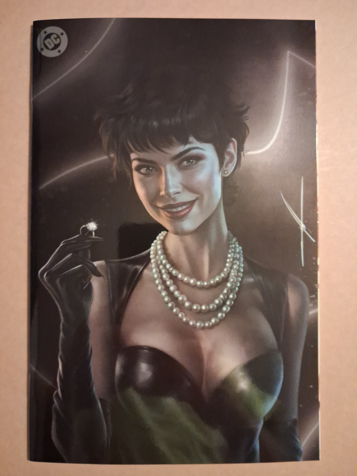 DC COMICS CATWOMAN #84 CARLA COHEN MEGACON FOIL VIRGIN MINIMAL VARIANT DC COMICS CATWOMAN #84 CARLA COHEN MEGACON FOIL VIRGIN MINIMAL VARIANT