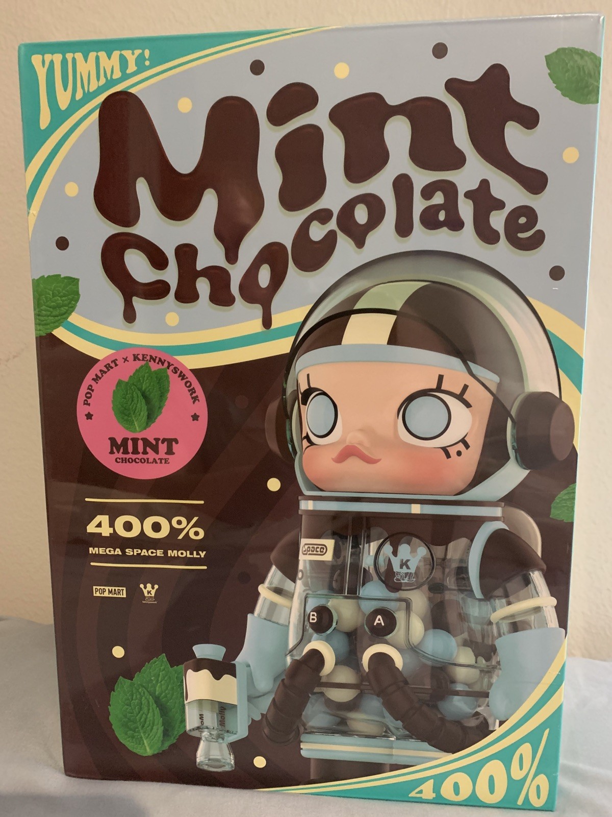 PopMart x KennysWork Mega Collection 400% Mega Space Molly Mint Chocolate PopMart x KennysWork Mega Collection 400% Mega Space Molly Mint Chocolate