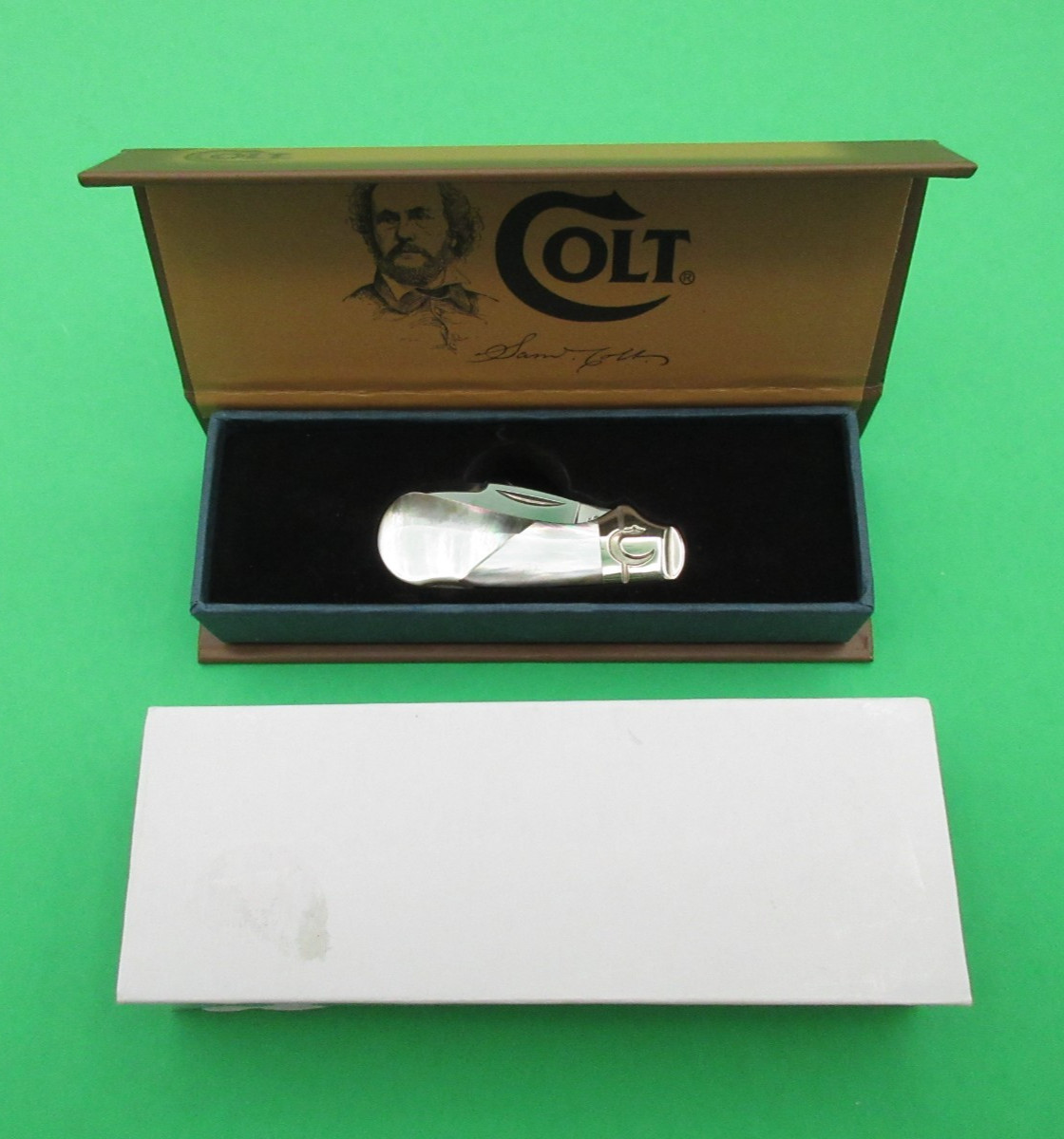 Rare Colt CT566 Mother of Pearl Small Lockback Folding Pocket Knife w/ Case Rare Colt CT566 Mother of Pearl Small Lockback Folding Pocket Knife w/ Case