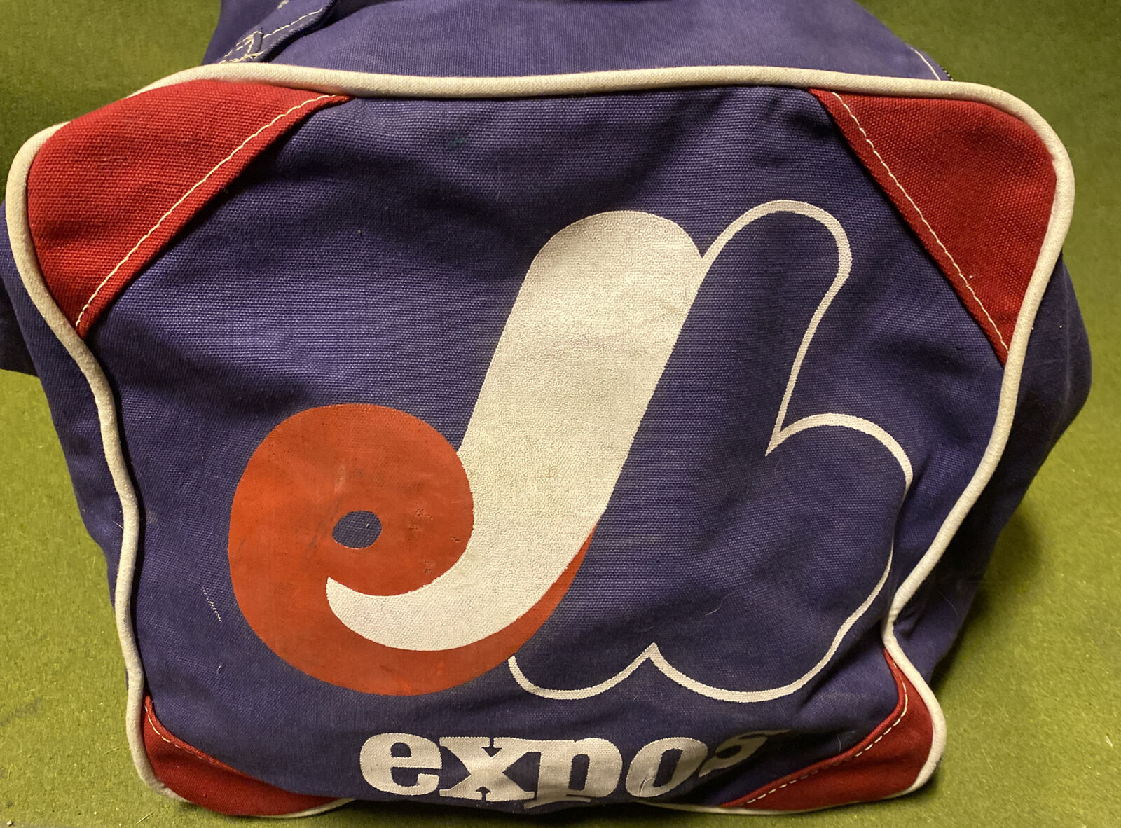 **PRIVATE SALE**VINTAGE MONTREAL EXPOS BASEBALL EQUIPMENT BAG AND PAIR OF GLOVES