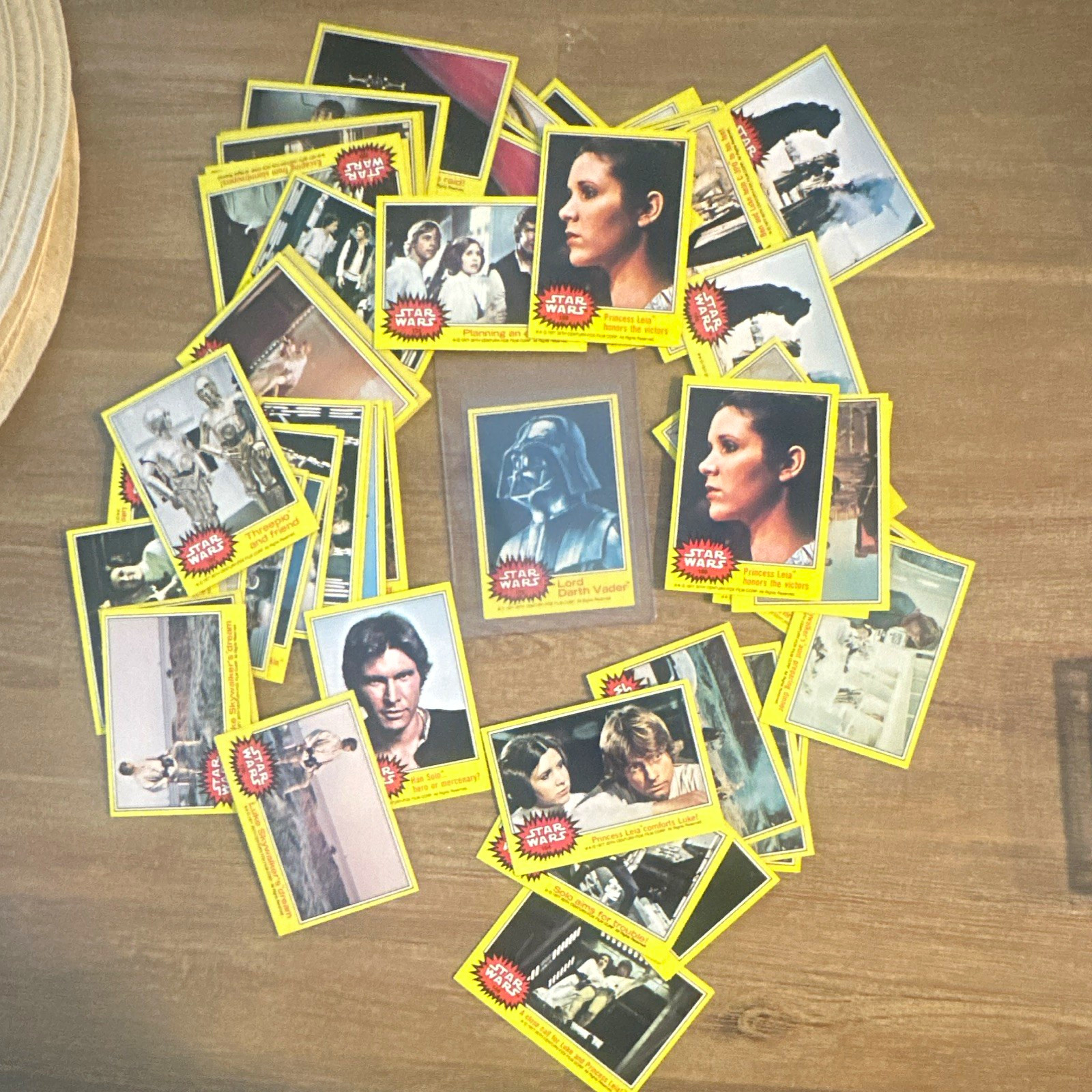 Topps 1977 Star Wars Yellow Border Trading Card Lot #196 #180 #139 #154 #173 Topps 1977 Star Wars Yellow Border Trading Card Lot #196 #180 #139 #154 #173