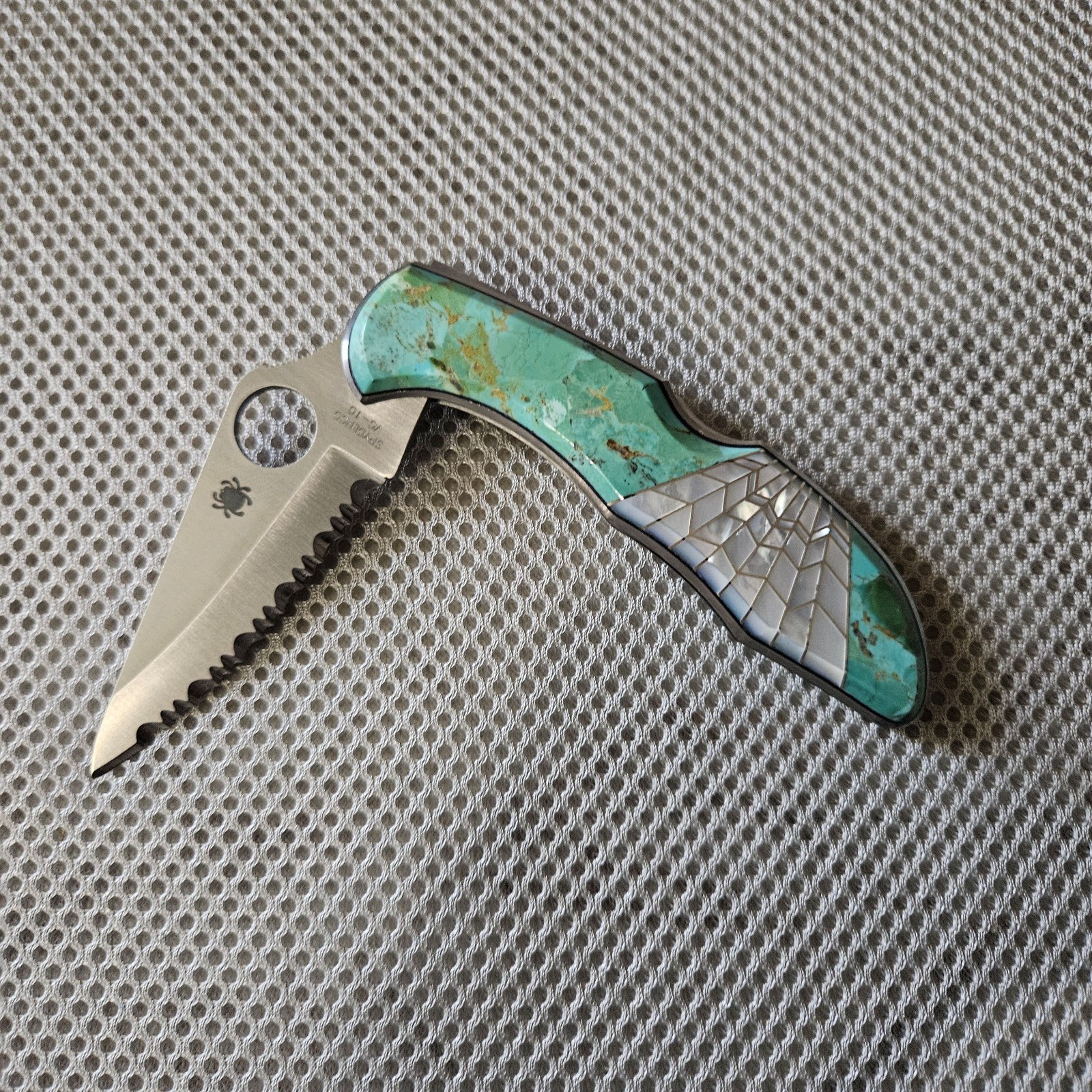 Spyderco Delica Custom Knife Santa Fe Stoneworks Collectible Turquoise/MOP Spyderco Delica Custom Knife Santa Fe Stoneworks Collectible Turquoise/MOP