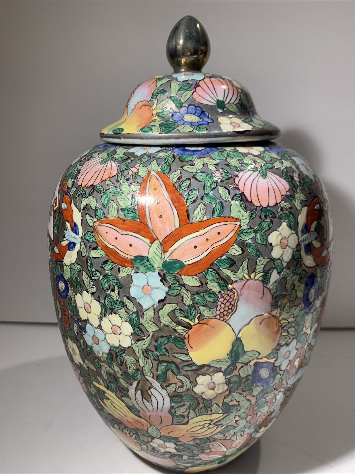 Antq Chinese Rose Canton Medallion LG Temple Or Melon Jar~Lid~Lush Florals ~11” Antq Chinese Rose Canton Medallion LG Temple Or Melon Jar~Lid~Lush Florals ~11”