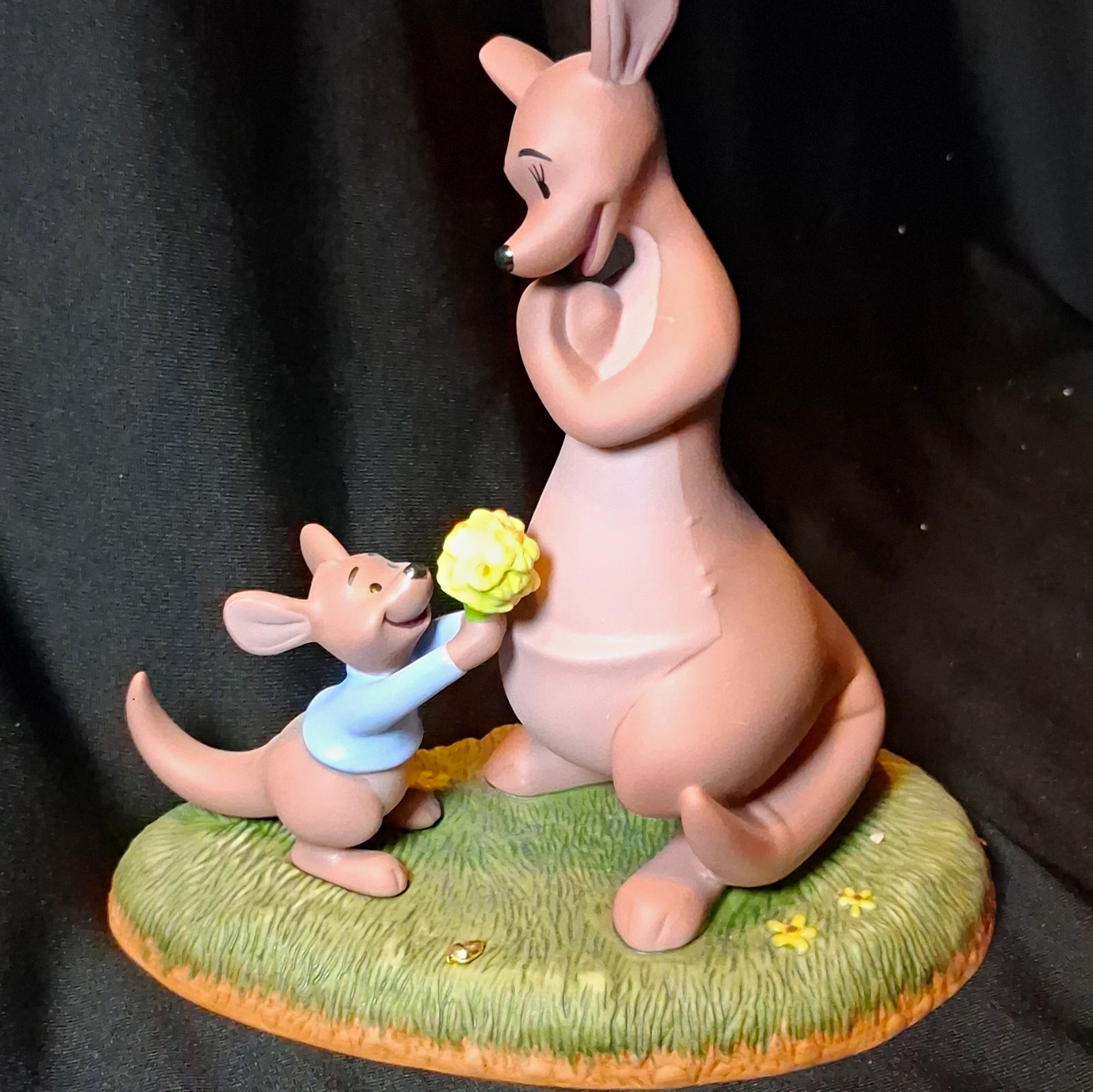 Disney Winnie the Pooh Kanga & Roo Figurine \ Disney Winnie the Pooh Kanga & Roo Figurine \