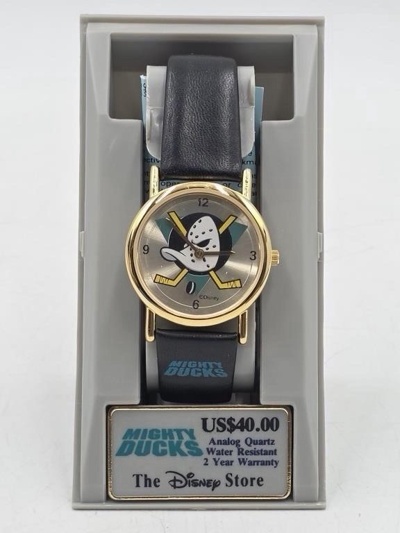 Vintage DISNEY MIGHTY DUCKS WATCH WITH ROTATING PUCK IN CASE. Vintage DISNEY MIGHTY DUCKS WATCH WITH ROTATING PUCK IN CASE.