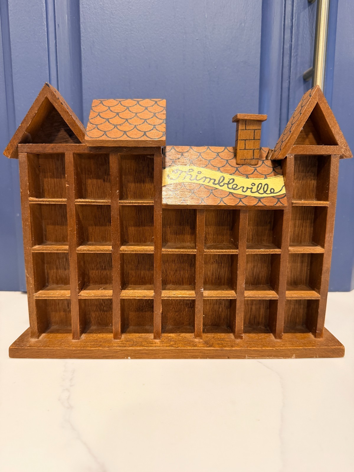 Vintage RARE 1979 Enesco Thimbleville Wooden Thimble Display Shelf