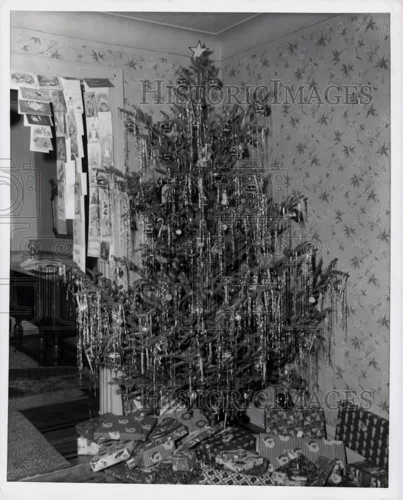 Press Photo Gifts Under Christmas Tree in Private Home - kfx16996