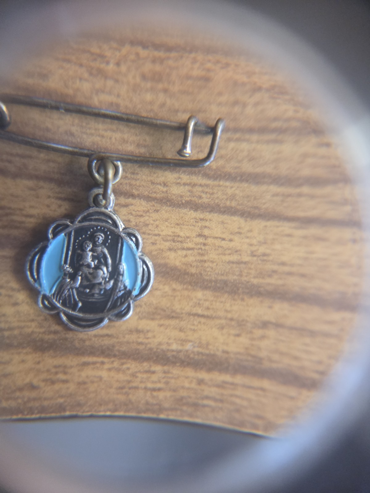 Madonna de Rosario di Pompei Enameled Vintage Religious Pendant pins Madonna de Rosario di Pompei Enameled Vintage Religious Pendant pins