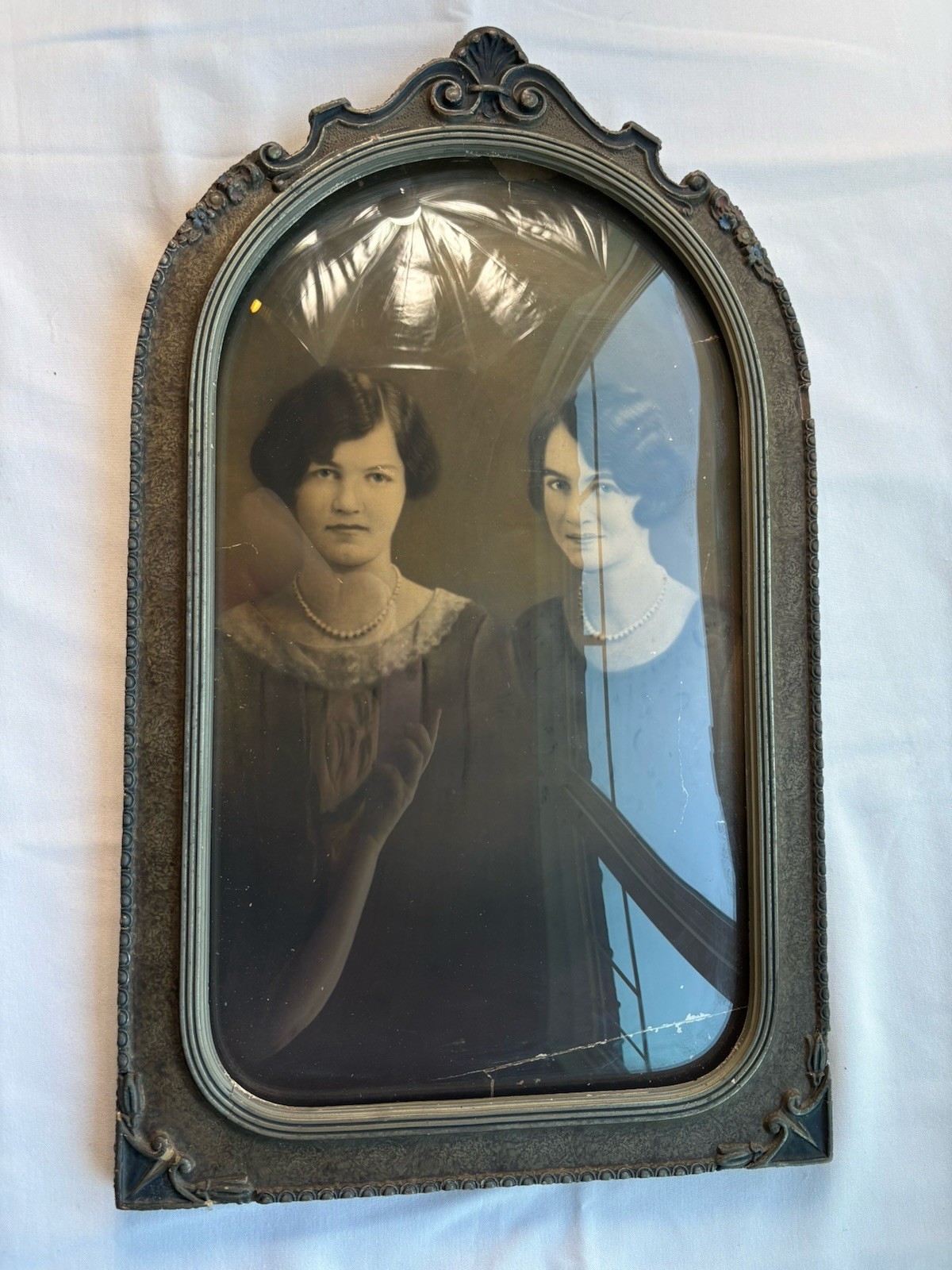 Antique Victorian Photo & Bubble Glass Frame Wood 22.5x13.5 Antique Victorian Photo & Bubble Glass Frame Wood 22.5x13.5