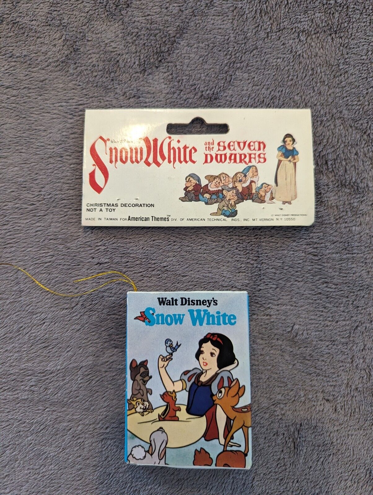1988 Walt Disney\'s Snow White Mini Book Ornament