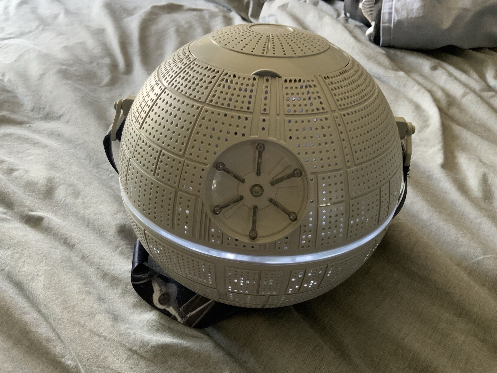 Disney Parks Star Wars Death Star Popcorn Bucket Light Up And Sound Unused Disney Parks Star Wars Death Star Popcorn Bucket Light Up And Sound Unused