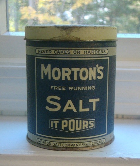 Vintage MORTON\'S FREE RUNNING SALT It Pours Metal Tin Canister Can
