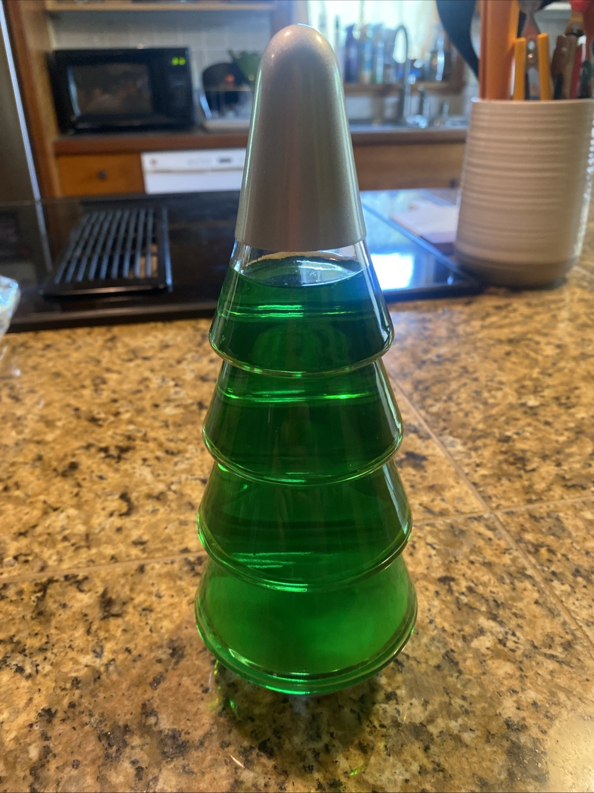 ***Christmas Tree Liquid Motion Lamp 14.5 Inches Tall Green***