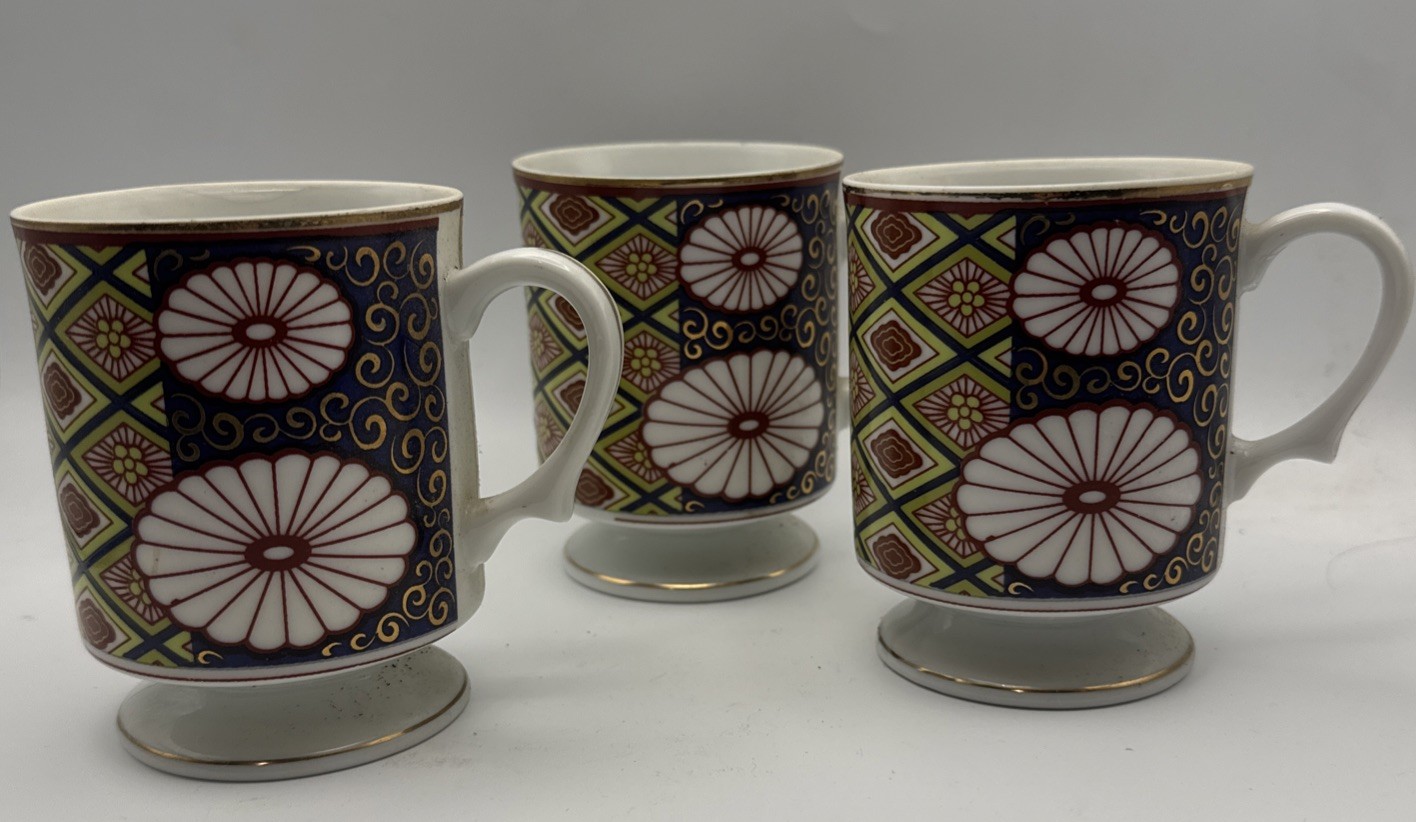 Vintage Mizuko Japan Imari Style Floral Pedestal Coffee Mugs Gold Trim Set of 3 Vintage Mizuko Japan Imari Style Floral Pedestal Coffee Mugs Gold Trim Set of 3