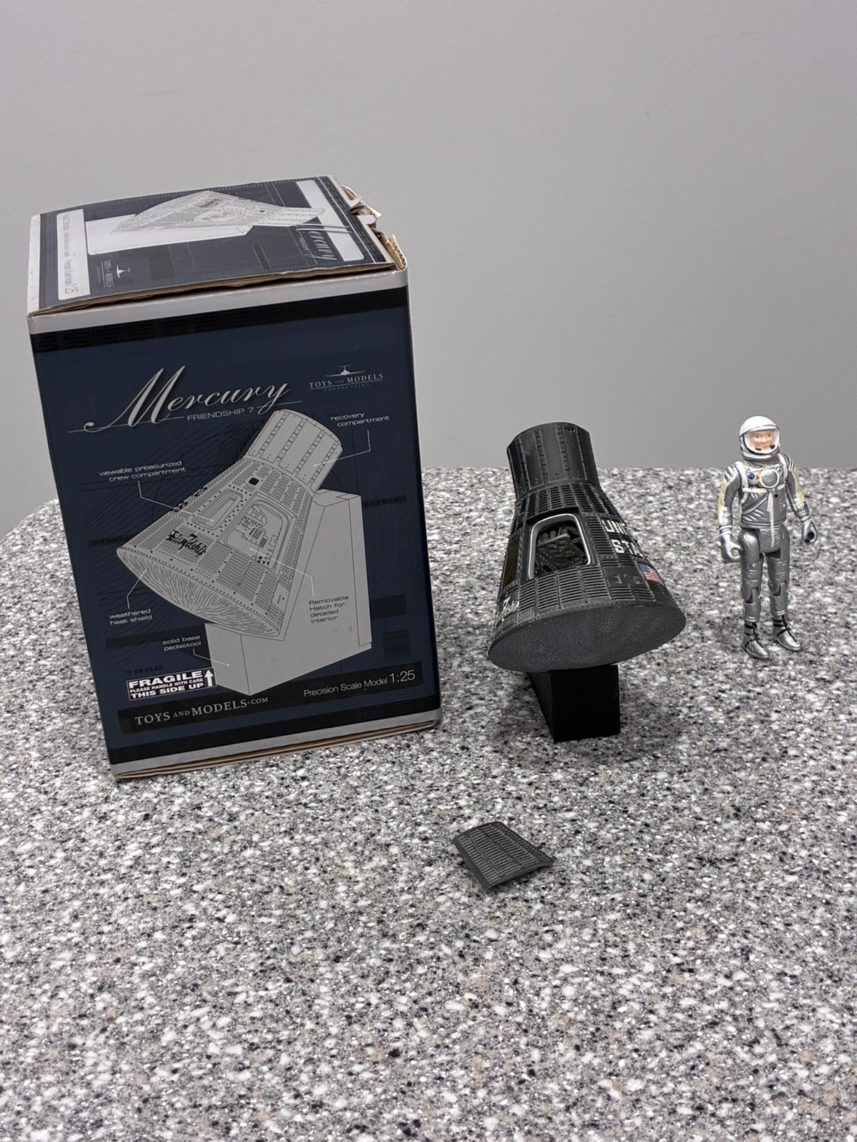 NASA Mercury Friendship 7 Capsule 1:25 Toys and Models John Glenn 1962 NASA Mercury Friendship 7 Capsule 1:25 Toys and Models John Glenn 1962