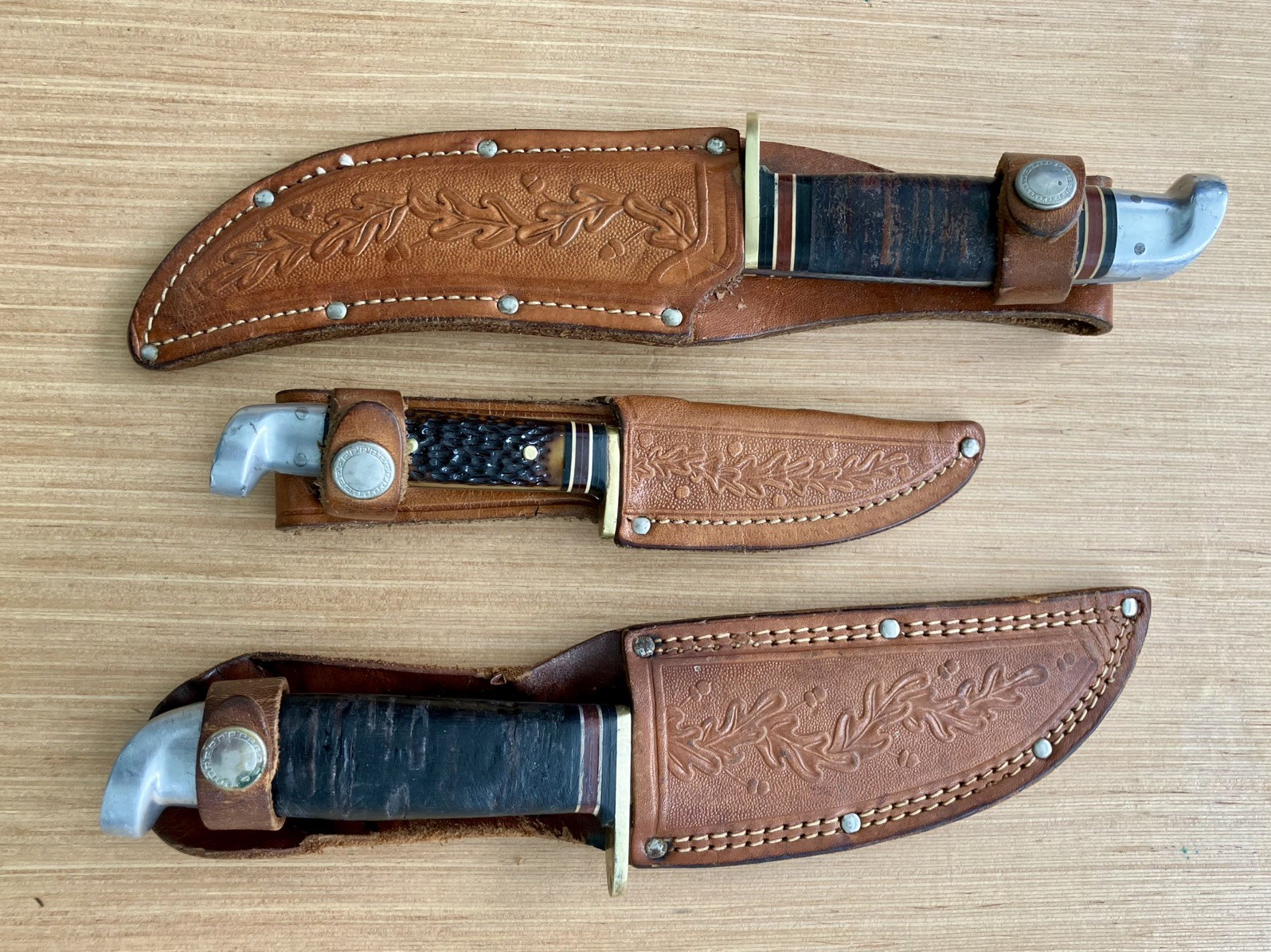 (3) Western Cutlery Hunting Knives - Skinner Style L88 and L39 - Bird Trout 628 (3) Western Cutlery Hunting Knives - Skinner Style L88 and L39 - Bird Trout 628