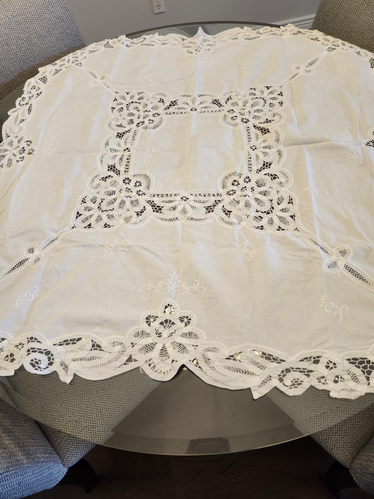 Mint Vintage White Cotton Richelieu Cutwork Table Topper 41\