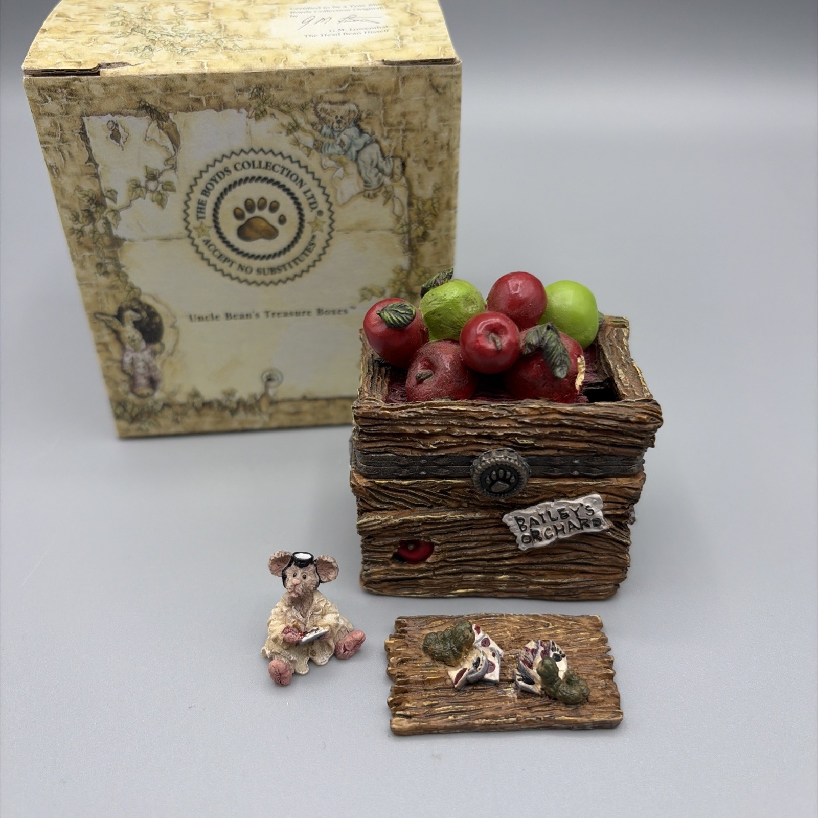 Boyds Bears Treasure Box Candice's Apple Crate with Doc McNibble Limited Edition