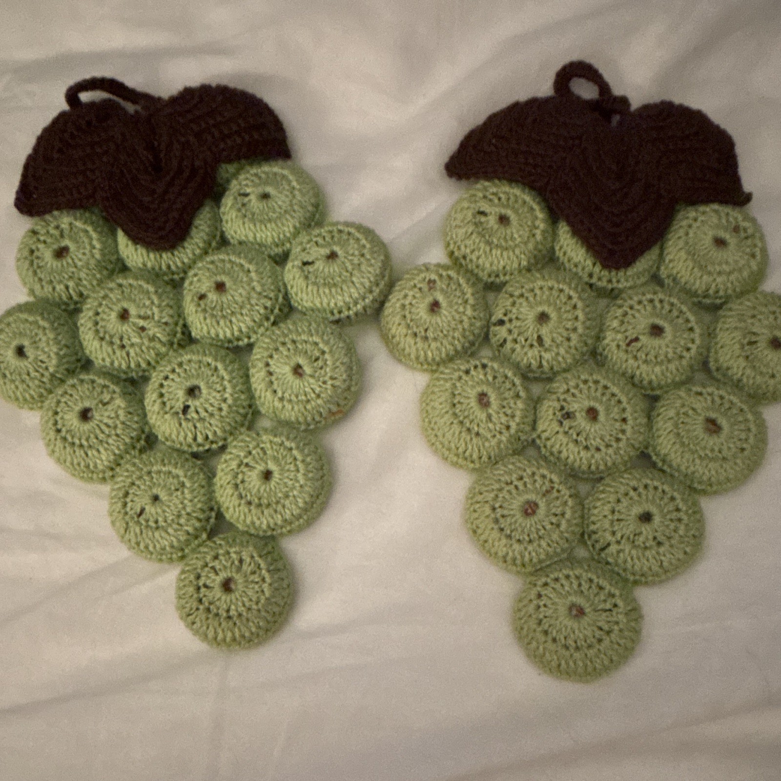 Vtg Hand Crocheted Bottle Cap Hot Pads Trivets Grape Cluster Lot Of 2 Vtg Hand Crocheted Bottle Cap Hot Pads Trivets Grape Cluster Lot Of 2