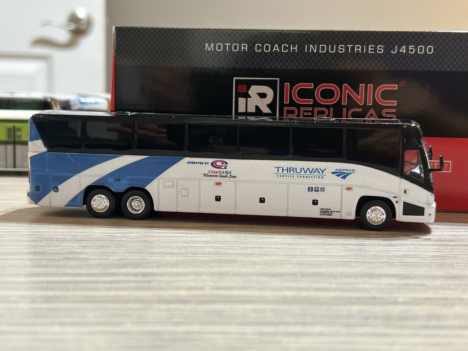 1/87 Iconic Replicas Amtrak / Wisconsin Coach USA MCI J4500 Custom Bus Model New 1/87 Iconic Replicas Amtrak / Wisconsin Coach USA MCI J4500 Custom Bus Model New