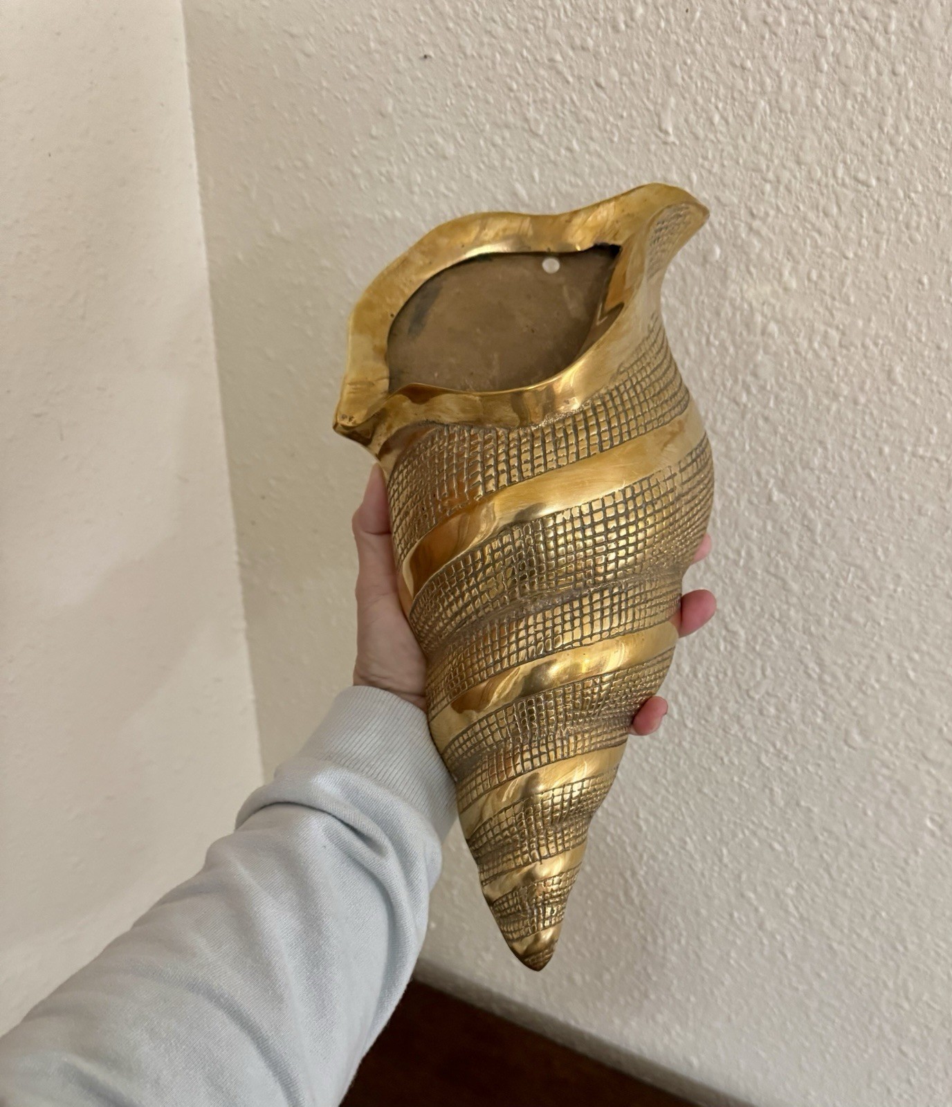 Vintage Mid Century Large Brass Conch Shells Wall Pocket Vintage Mid Century Large Brass Conch Shells Wall Pocket