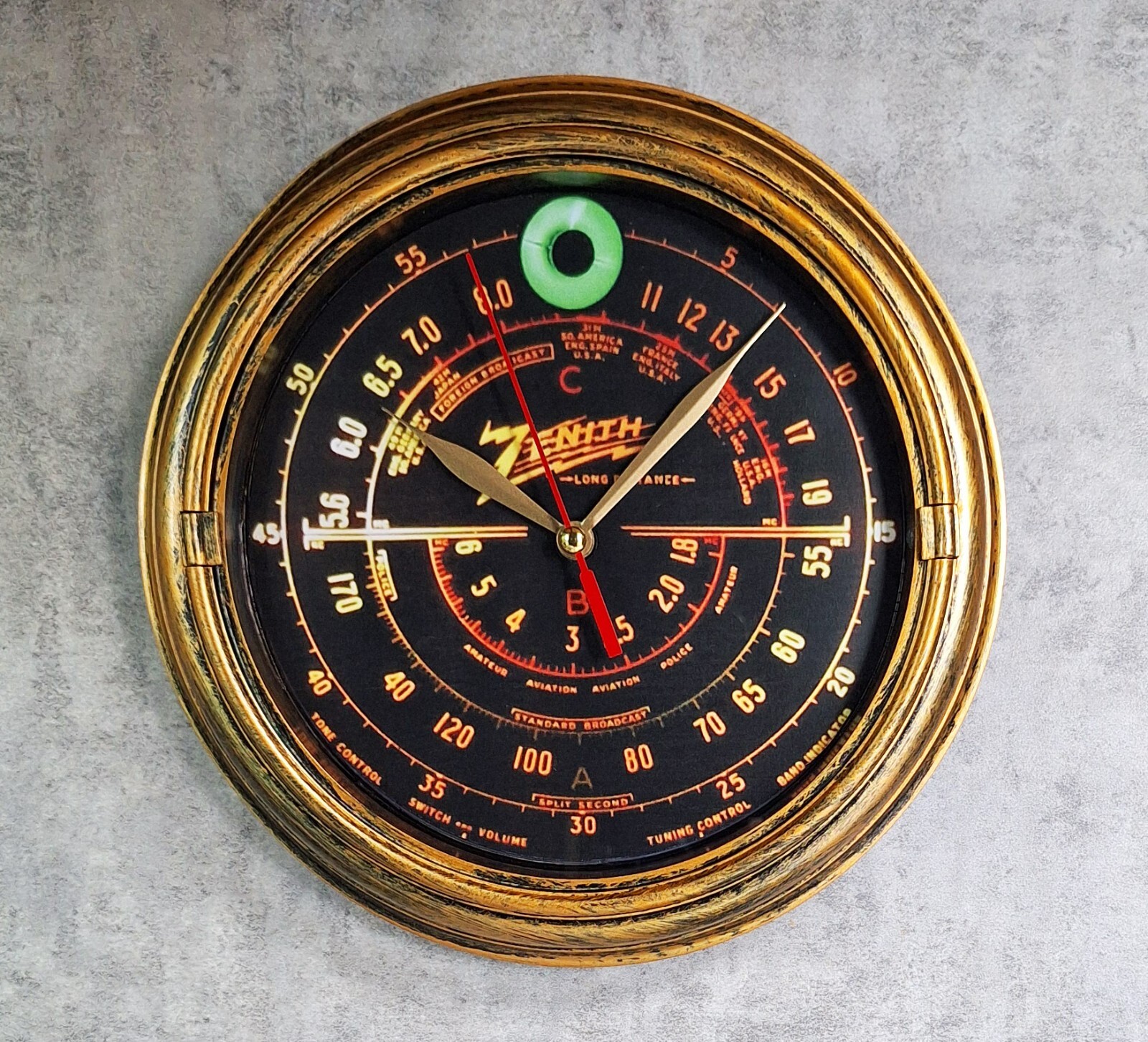 Old Antique Style Zenith Black Dial Wall Clock - Vintage Wood Tube Radio Style Old Antique Style Zenith Black Dial Wall Clock - Vintage Wood Tube Radio Style