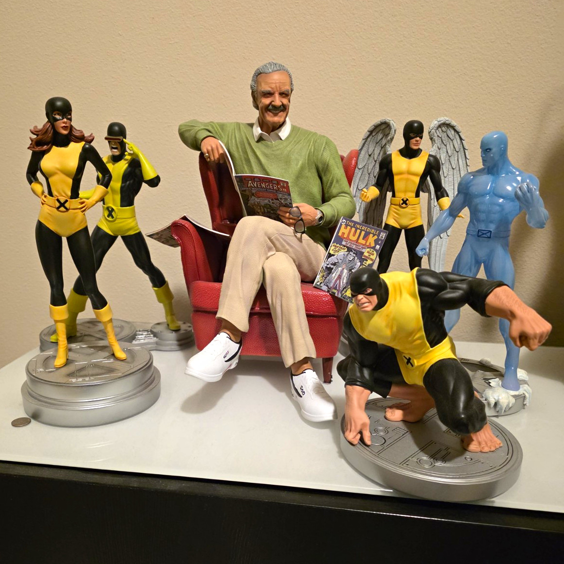 Bowen Classic Xmen set with Beast Kingdom Stan Lee Tribute Statue Bowen Classic Xmen set with Beast Kingdom Stan Lee Tribute Statue