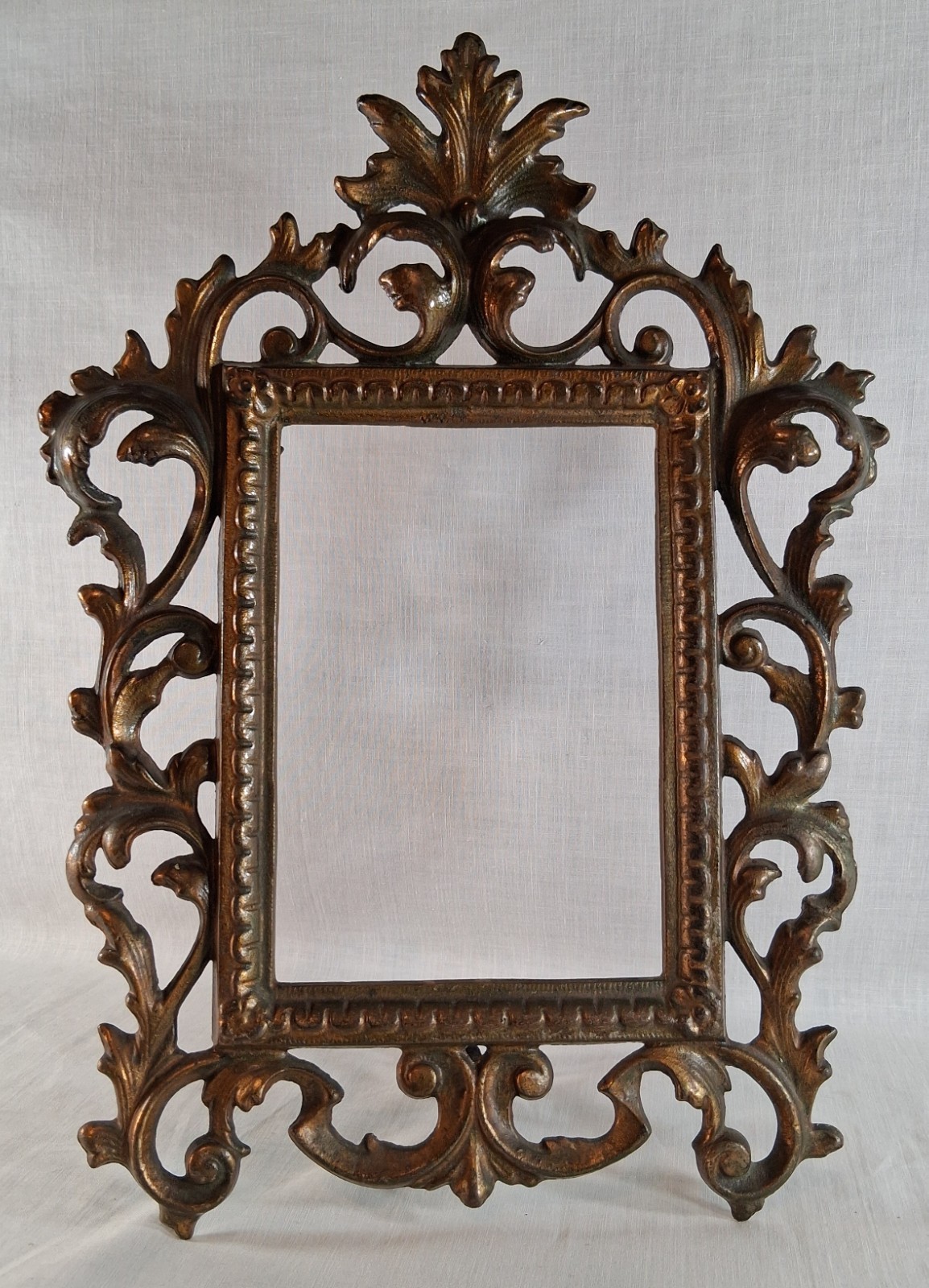 Antique Ornate Victorian Style Rectangular Tabletop Brass Finish Picture Frame Antique Ornate Victorian Style Rectangular Tabletop Brass Finish Picture Frame