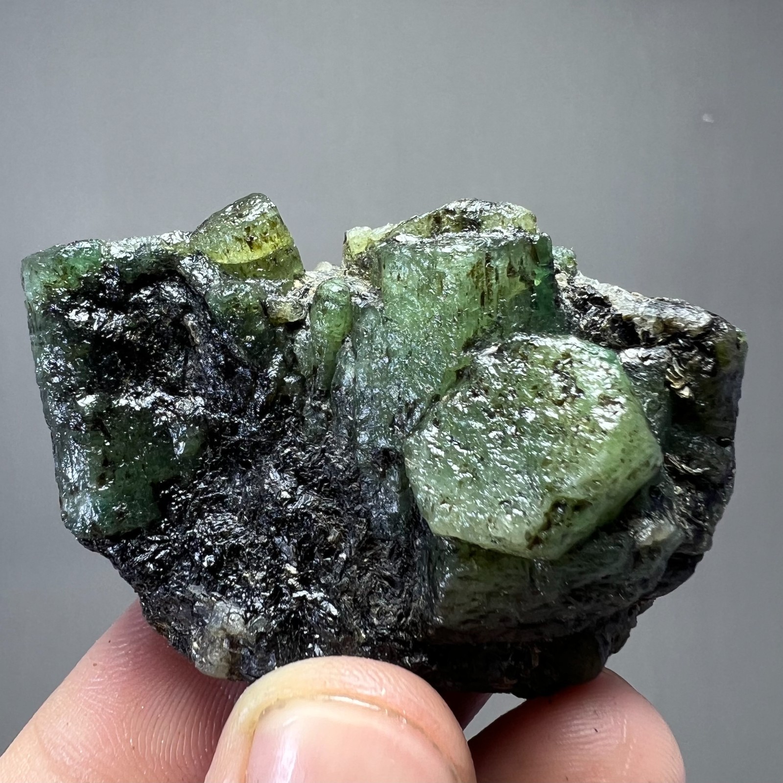 275ct Rare Healing Stone Natural Emerald Crystals W Mica Specimen , Chitral PK 275ct Rare Healing Stone Natural Emerald Crystals W Mica Specimen , Chitral PK