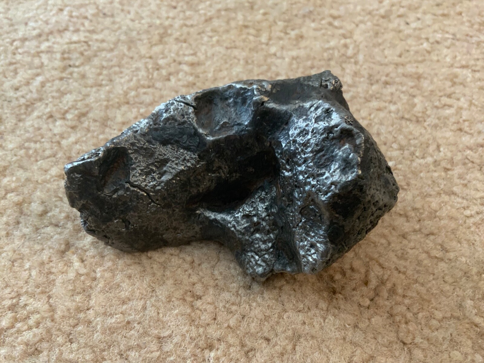 Meteorite, iron, Campo Del Cielo, Argentina, large size at 549g Meteorite, iron, Campo Del Cielo, Argentina, large size at 549g
