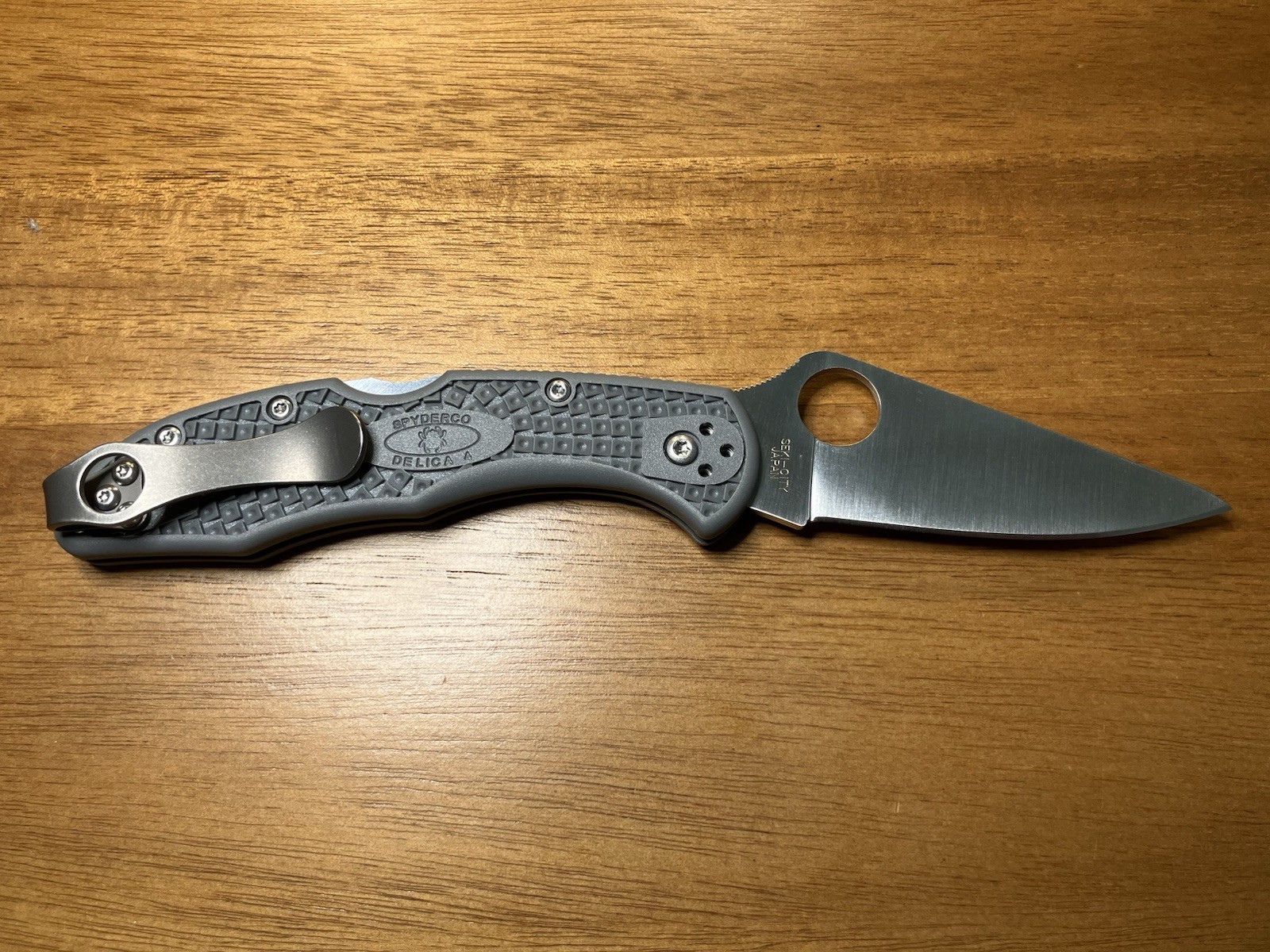Excellent Condition SPYDERCO Delica 4 Gray Knife VG-10, Custom TITANIUM MXG Clip Excellent Condition SPYDERCO Delica 4 Gray Knife VG-10, Custom TITANIUM MXG Clip