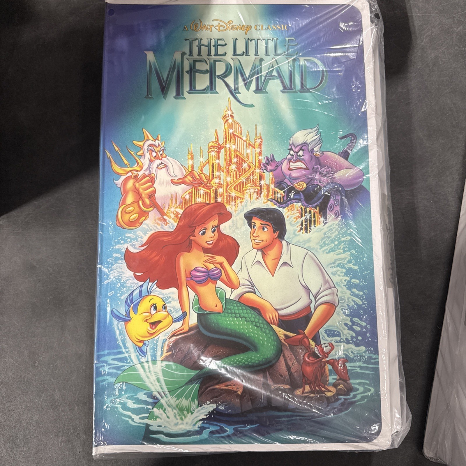 WALT DISNEY THE LITTLE MERMAID VHS BOXED SILK TOUCH THROW BLANKET - Box Damage WALT DISNEY THE LITTLE MERMAID VHS BOXED SILK TOUCH THROW BLANKET - Box Damage