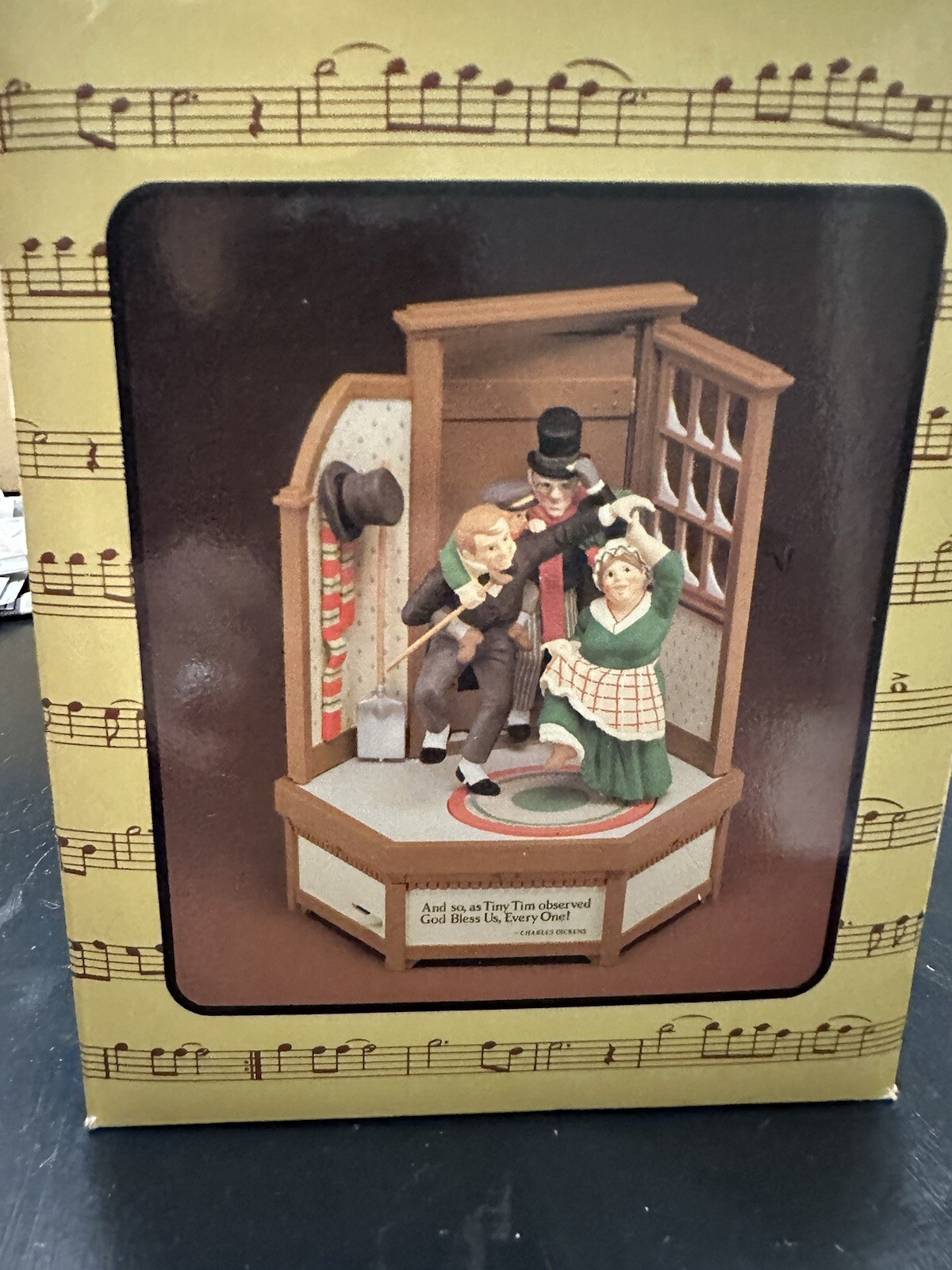 VINTAGE 1985 Enesco WE WISH YOU A MERRY CHRISTMAS Music Box Scrooge Carol VINTAGE 1985 Enesco WE WISH YOU A MERRY CHRISTMAS Music Box Scrooge Carol