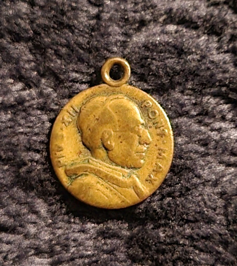 Pope John XXIII Medal Vintage 1960\'s Blessed Mother/Child Catholic Holy Charm Pope John XXIII Medal Vintage 1960\'s Blessed Mother/Child Catholic Holy Charm