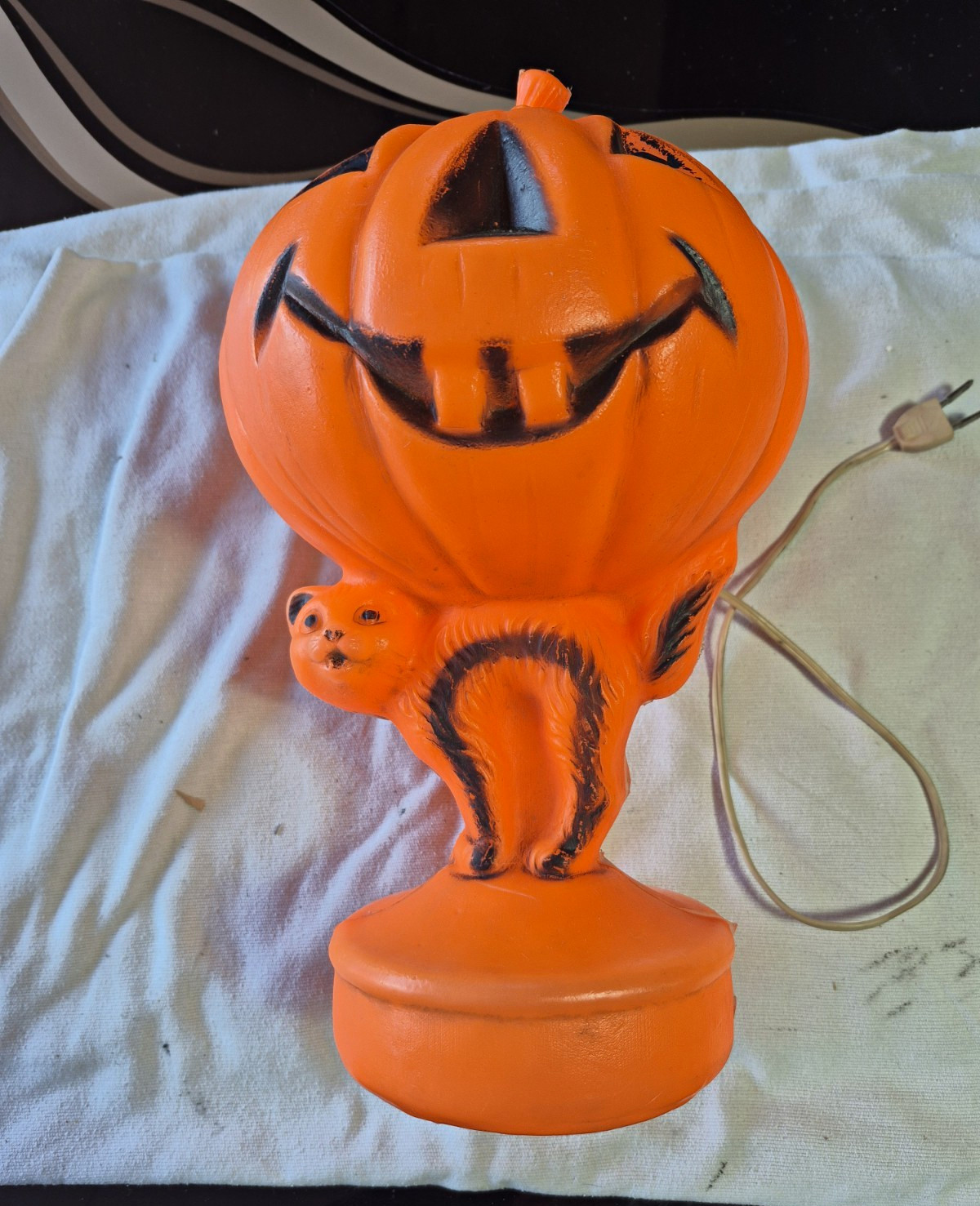 Vintage Style Halloween Jack-O-Lantern Pumpkin Cat Plastic Lamp, Plug-In Vintage Style Halloween Jack-O-Lantern Pumpkin Cat Plastic Lamp, Plug-In