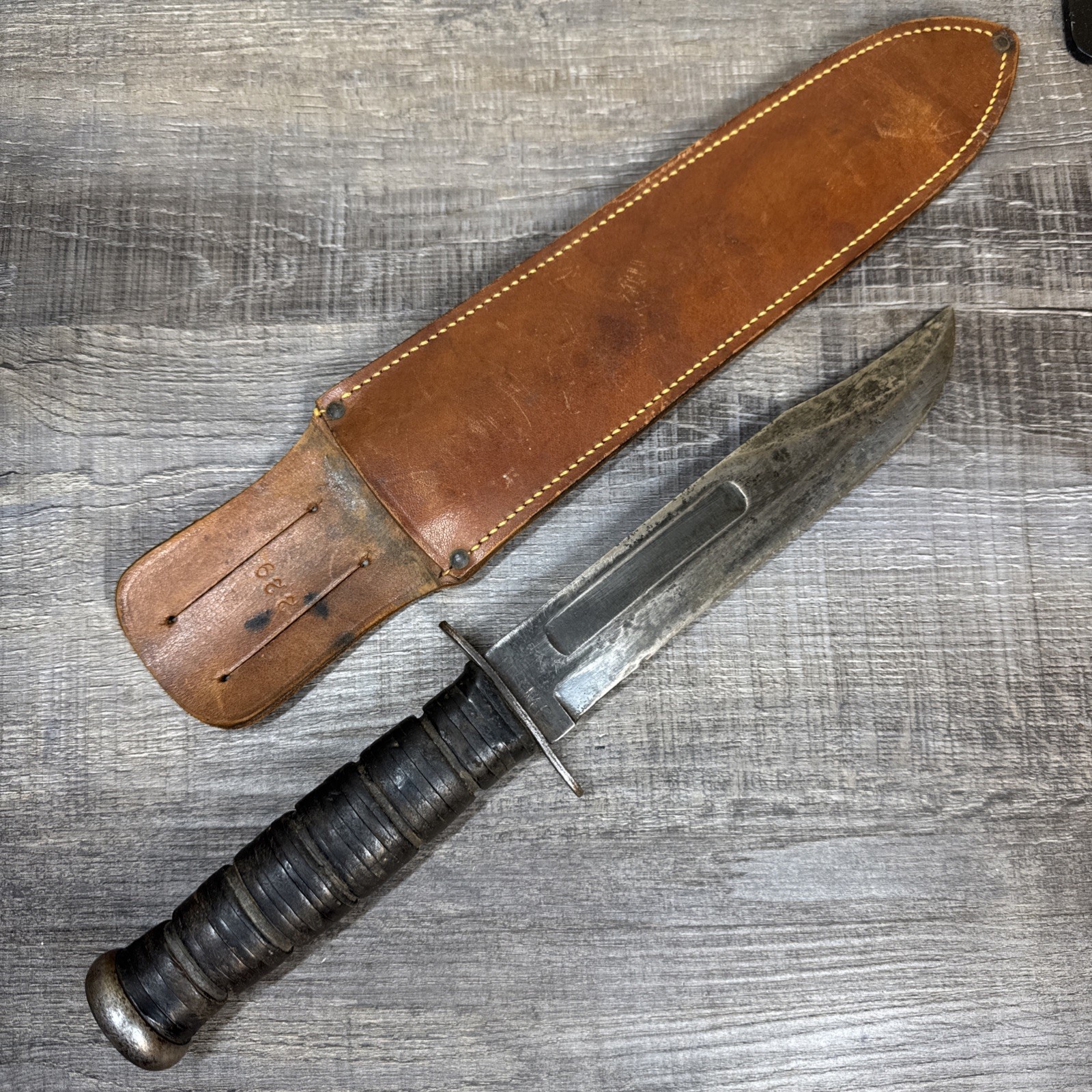 Vtg Early Kabar WW2 USMC US Marines Combat Fighting Knife Leather Sheath KA-BAR Vtg Early Kabar WW2 USMC US Marines Combat Fighting Knife Leather Sheath KA-BAR