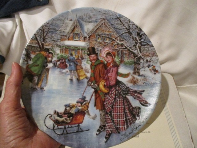DOMINION CHINA a Victorian Christmas 2 of 6 \ DOMINION CHINA a Victorian Christmas 2 of 6 \