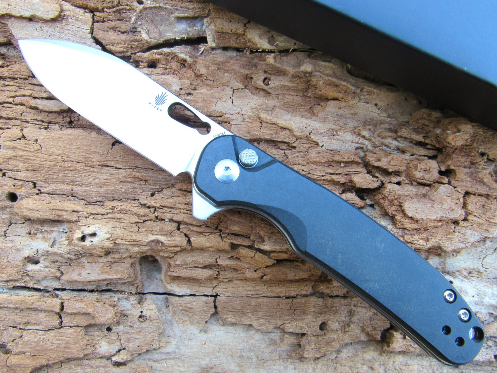 NEW KIZER HIC-CUP FOLDING BLADE KNIFE -V3606C2 -154CM BLADE -FLIPPER TAB -EXTRAS NEW KIZER HIC-CUP FOLDING BLADE KNIFE -V3606C2 -154CM BLADE -FLIPPER TAB -EXTRAS