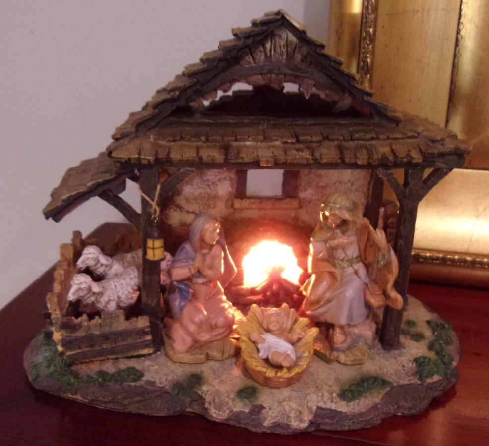 Fontanini Heirloom by Roman Nativity Lighted Stable & Five Figure Set Fontanini Heirloom by Roman Nativity Lighted Stable & Five Figure Set