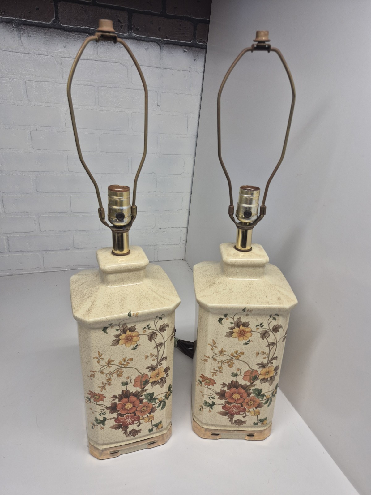 Vintage Mid Century Modern Speckled Ceramic Floral Table Lamp Cottage Core Pair Vintage Mid Century Modern Speckled Ceramic Floral Table Lamp Cottage Core Pair