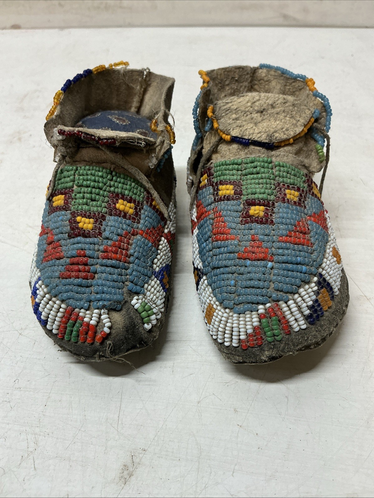 Antique c1890 Lakota Sioux Beaded Child Moccasins 5